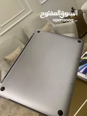  9 شاشة كبيرة جدا Macbook pro 16 inch  (شبه جديد مع كرتونة) شاحن جديد من ابل ومكفول بسعر مغري جدا