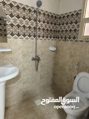  11 فيلا نظيفه في صحار منطقة غيل الشبول طابقين 4غرف +4حمامات +صاله+مطبخ ب 250