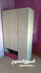  4 غرفه نوم أطفال مع طاوله تلفزيون بحاله ممتازه