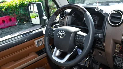  13 Toyota Land Cruiser Pickup LX 4.0L V6 Petrol Single Cabin Auto transmission