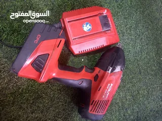  7 عدة يدوية أصلية شبه جديد  كهرباء او بطارية