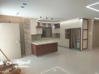  15 للايجار شقه ارضيه مدخل مستقل مع ساحه 200 متر