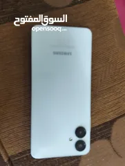  2 هاتف سامسونج للبيع 4 رام 64 جهاز نضيف جدآ معو كل اغراضو