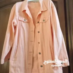  4 قمصان ستاتي قماش كتان بحاله ممتازه مع بلاطين جينز كلهم بسعر 10 دنانير