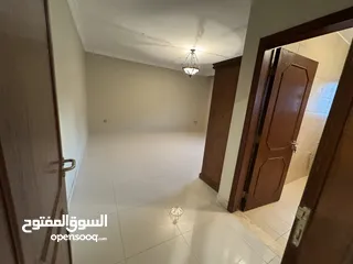  26 شقة من فيلا - ام أذينة - 3نوم 1ماستر - 350م - ارضي - مدخل مستقل - قرب الخدمات