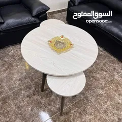  24 طاولات وسط وسيرفس متوفره  بعدة أشكال متنوعه منها مدور ومستطيل ومربع واحجام مختلفه وعده قياسات