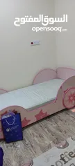  1 غرفة اطفال سرير وخزانة ملابس