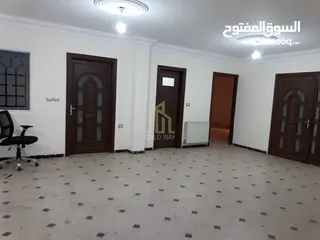  2 شقة أرضية مميزة 400م في أرقى مناطق الشميساني/ ref 1993
