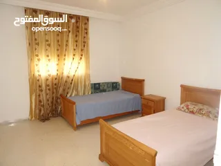  17 شقة مفروشة متكونة من غرفتين و صالون للايجار باليوم في تونس العاصمة على طريق المرس
