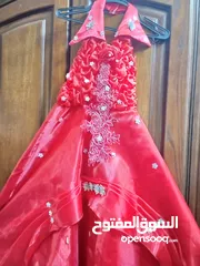  6 بدله بناتي لون احمر بحال الجديد وفوشي  بتلبس عمر 9/10 سنين يوجد خدمة توصيل داخل عمان دينارين