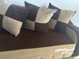  2 بيع كنب  كورنر مستعمل يحتاج تنجيد فقط السعر مغري للمعني الجاد التواصل طقم حشىه داخليه ممتازه يحتاج ت
