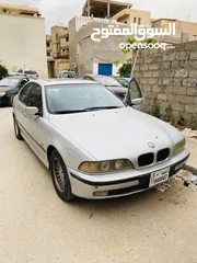  8 سيارة BMW528