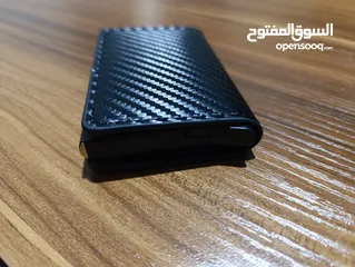  11 حافظة بطاقات معدن مع محفظة جلد مميزة لون اسود كاربون فايبر مميز