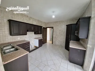  13 شقه فارغه مميزه للايجار في منطقه ام السماق ط3 مساحة 240 متر