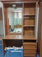  3 غرفة نوم سريرين وخزانة وتسريحه وكومودينة