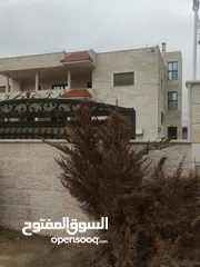  5 بيت مستقل  4 غرف نوم ماستر روم 4 واجهات حجر بلكونات صالات كراج خزان ماء تدفئه سور حديقه عزل اطلاله ح