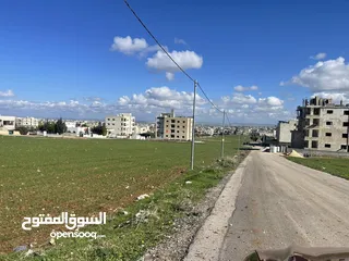  5 ارض 750م الحصن جنوب الراهبات حوض دبات ابوالنصر منطقة العالية مقابل الهابي لاند وقرب مدارس الاسلامية