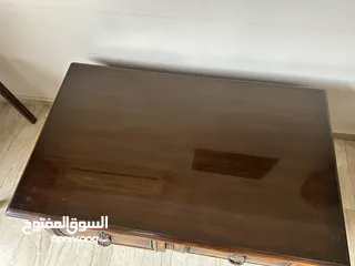  4 طاولة وسط مع طاولات جانبيه  very nice coffee table & 2 end tables