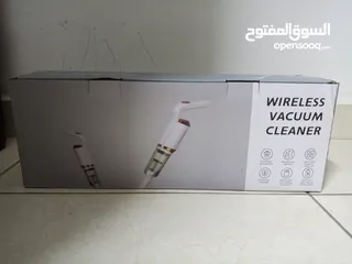  3 مكنسة كهربائية يوجد لها 4 قطع قطعه للكنب وقطعه للستائر وقطعتين للسجاد وتشحن عالكهرباء