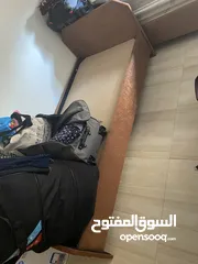  3 تخت مفرد غرفة نوم مفرد نظيف وشبه جديد
