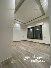  18 شقة فاخرة - لم تسكن - 4نوم 2ماستر - 230م - ارضية - ترس - موقع هادئ ومميز
