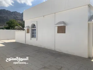  16 للبيع بيت عربي في منطقة شعم راس الخيمة
