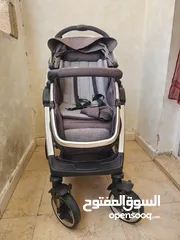  1 عربة أطفال ماركة Giggles بحالة ممتازة  مع إمكانية فصلها كما هو موضح بالصور