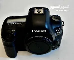  9 Camera canon with lens