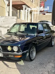  2 BMW 520 e28 1982