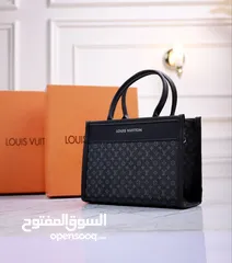  6 شنتة ستاتي اصلي مع العلبة  جلد طبيعي جودة عالية جدا  سحاب ويد طويلة  مقاس 21×27