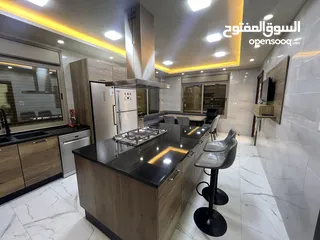  22 فيلا شبه قصر للبيع 3 طوابق