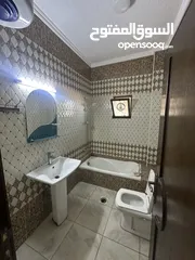  5 للبيع شقة طابق ارضي