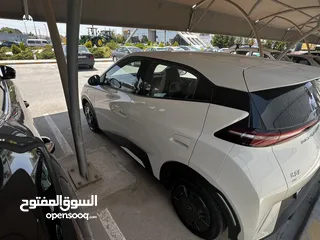  6 بي واي دي سيجل لون بيج موديل 2023 بحال الوكالة ممشى قليل 305 كيلو بالشحنة