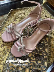 1 احذيه نسائيه جديده غير مستعمله