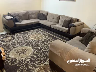  4 طقم كنب كورنر بحالة جيدة وسعر مغري