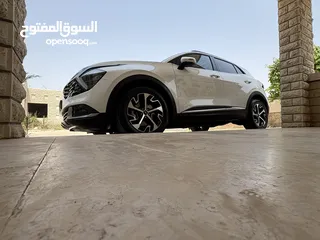  8 KIA SPORTAGE  Hybrid