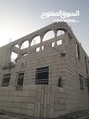  8 بيت طابقين للبيع