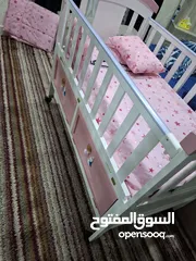  1 سرير طفل بحال جديد