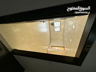  7 مكتب للإيجار  او للبيع تمليك  يصلح لجميع الاعمال واجهه كبيره عشارع مجمع راقي مرج الحمام مجمع طيبة 3