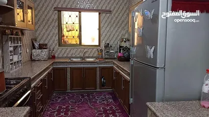  9 شقة ارضية للبيع مساحة البناء كما موضوح في الإعلان مع ساعة كهرباء و عداد ماء و خزان إضافي