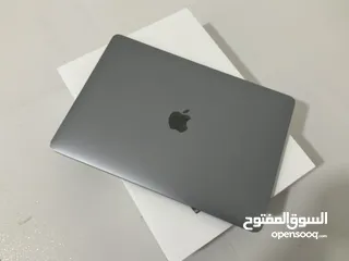  1 MacBook Pro 13-inch 2020