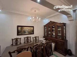  27 منزل مستقل فلات مساحة 200م على أرض 758م للبيع في اربد - شارع البتراء - حوارة