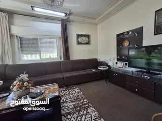  2 منزل مستقل فلات مساحة 200م على أرض 758م للبيع في اربد - شارع البتراء - حوارة