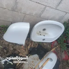  1 مغسلة نظيفة