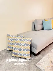  2 غرفة جلوس لون رمادي واصفر