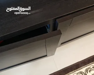  2 طاولة شاشة ايكيا ikea بحالة ممتازة