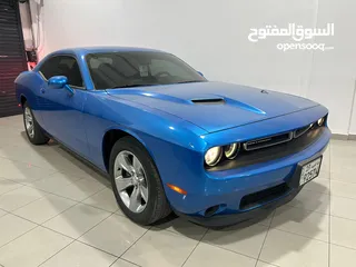  2 Dodge Challenger SXT