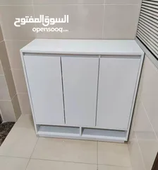  6 خزانة أحذية خشبية إيطالية رفوف تصميم ذكي مع أجنحة فتح مريحة ولون أبيض أنيق