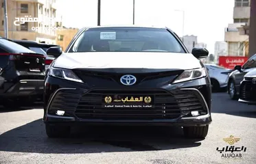  2 Toyota Camry GLE 2024