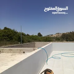  13 للبيع في عابود شاليه مساحة واسعة